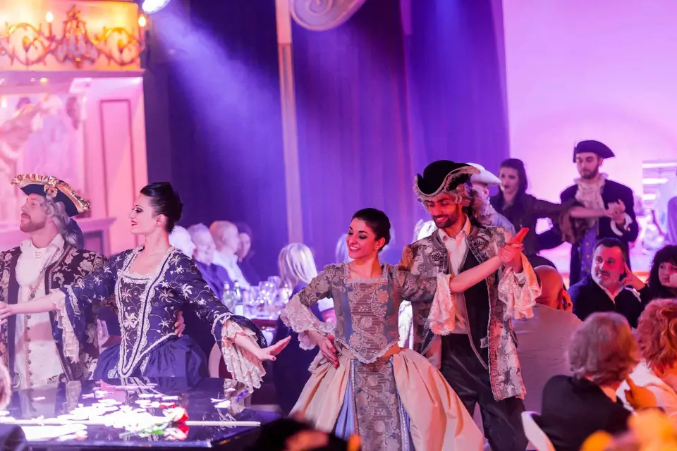 Venecia: Gran Baile de Carnaval Cena y Espectáculo de Gala