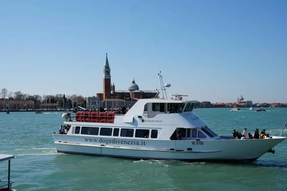 Billete de barco de ida y vuelta de Punta Sabbioni a Venecia