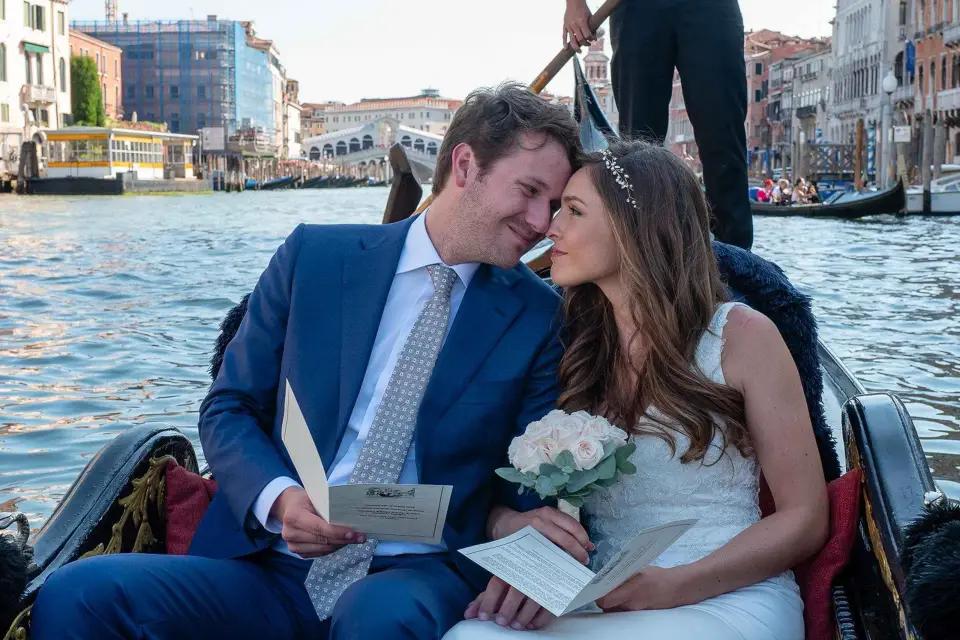 Gran Canal: Renueva tus votos matrimoniales en una góndola veneciana