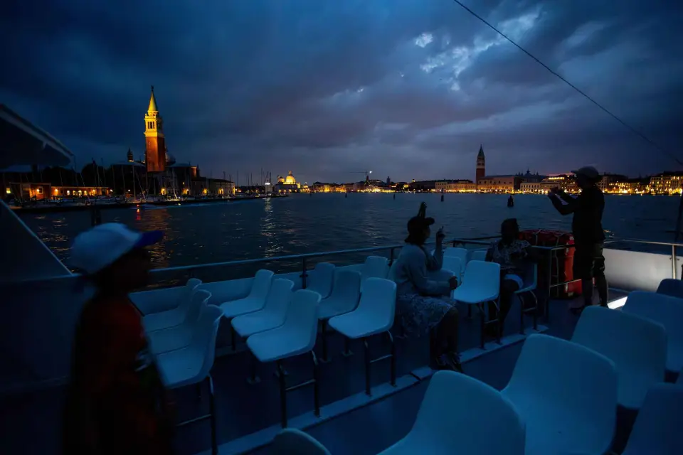 Chioggia-Venecia: Traslado en barco de ida y vuelta o de ida y vuelta de un día y una noche
