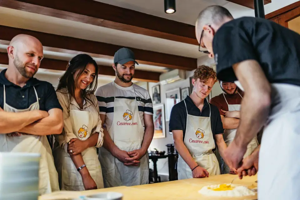 Venecia: Clase de pasta y tiramisú en casa de un lugareño con vino