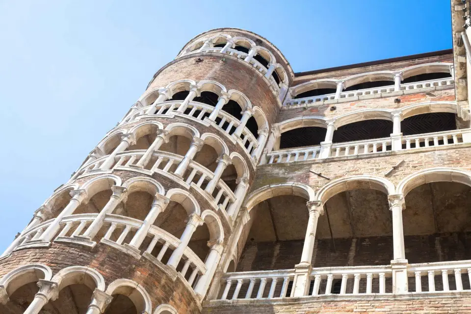 Venecia: entrada al palacio Contarini del Bovolo