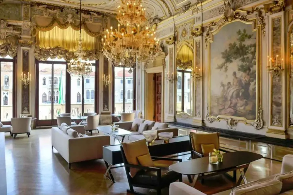 Excursión en barco y cena de gala en un palacio veneciano