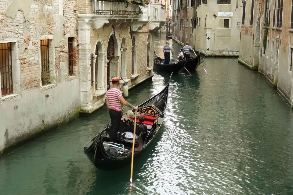 Flota en privado: Visita en góndola al Peggy Guggenheim