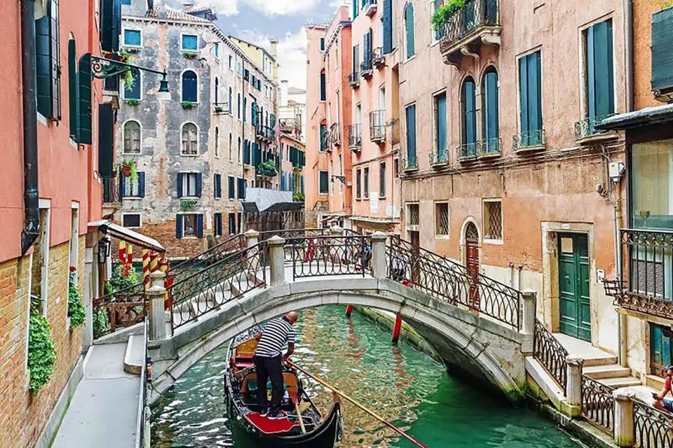 Venecia por la mañana: Palacio Ducal, Castello y Crucero en Góndola