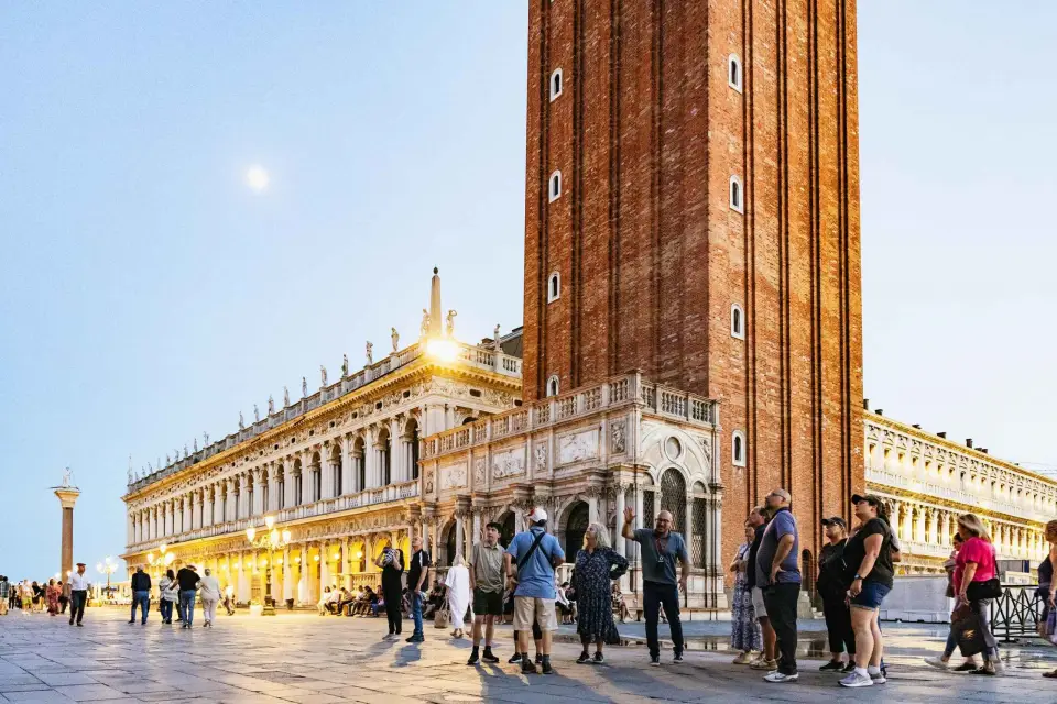 Venecia: Lo más destacado y las joyas ocultas en un tour a pie nocturno