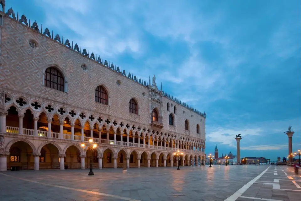 Venecia: Lo más destacado con tour a pie local privado y góndola