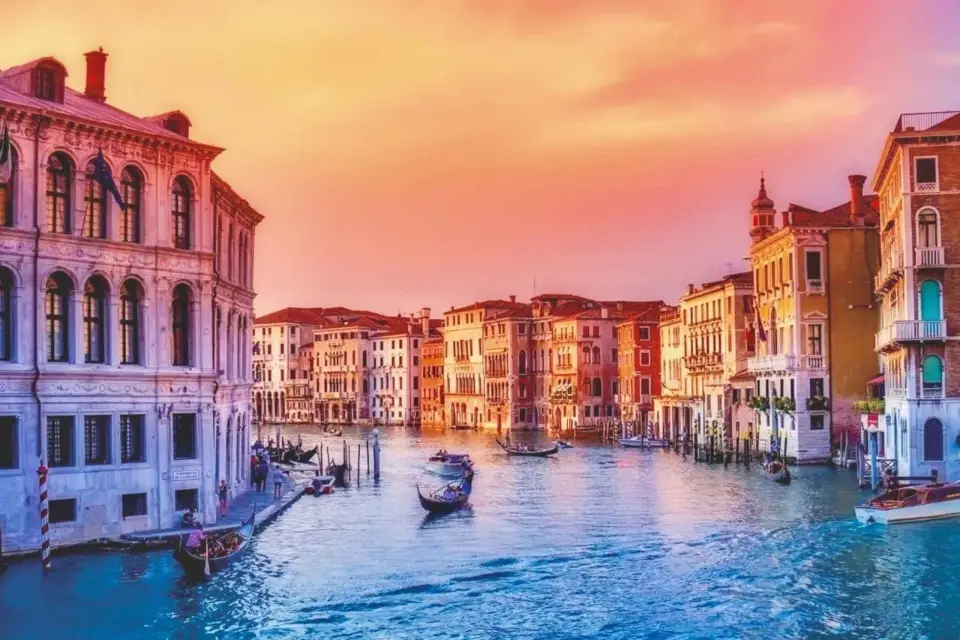 Venecia: Paseo de 1 hora en góndola por el Gran Canal con guía