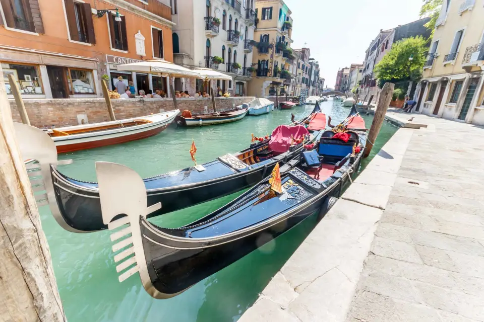 Venecia: Paseo tradicional en góndola compartida