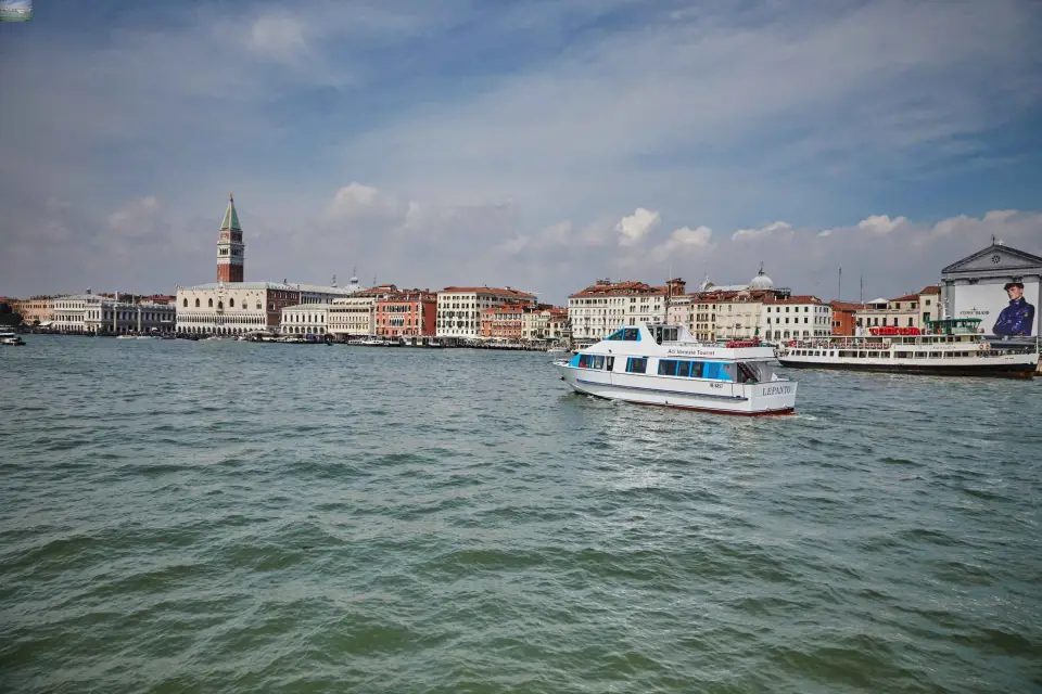 Punta Sabbioni: Traslado de ida y vuelta en barco a Venecia