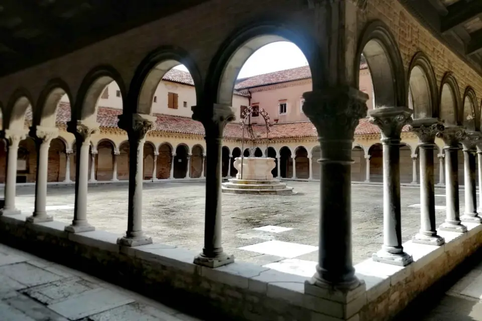 Venecia: recorrido a pie y en vaporetto por la isla del cementerio de San Michele