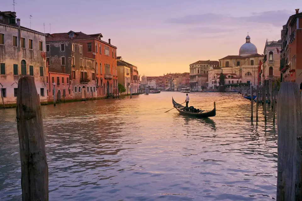 Serenata en góndola veneciana: Un viaje romántico Privado