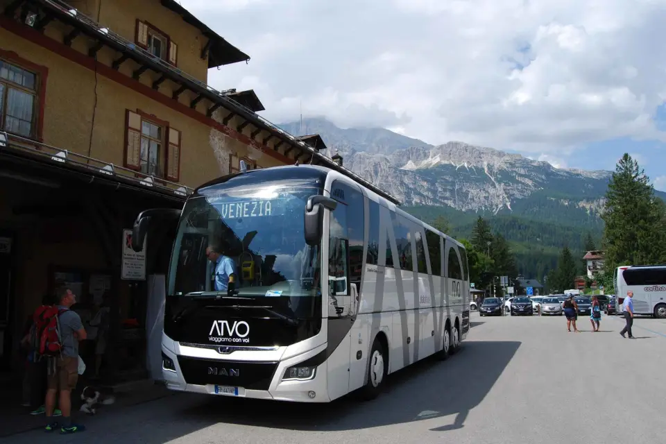 Servicio de autobús exprés: Venecia a Cortina