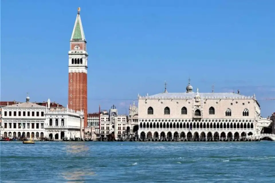 Desde Venecia: Tour en barco por Murano y Burano con paradas