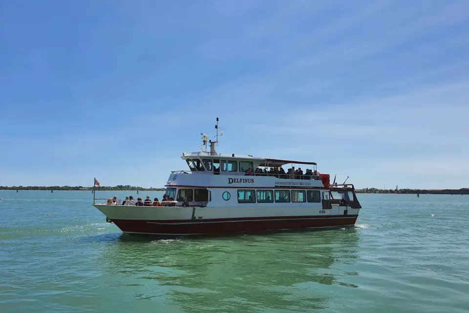 Venecia: Tour en barco panorámico de Murano y Burano con soplado de vidrio