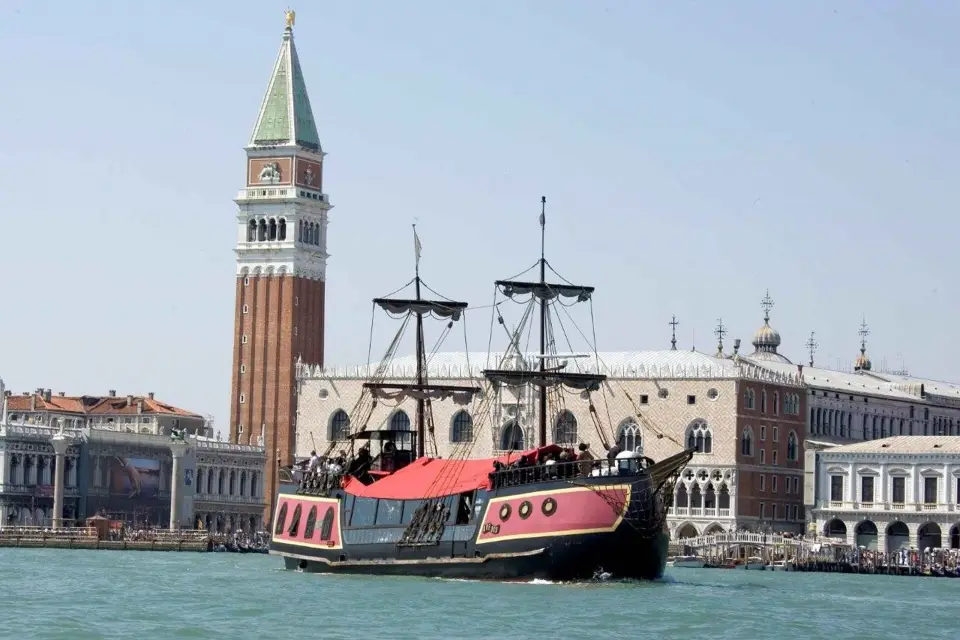 Venecia: tour de la laguna de Venecia y cena en un galeón