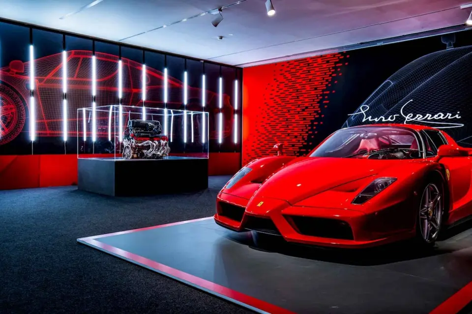 Desde Venecia: Tour privado en Ferrari con entradas y almuerzo