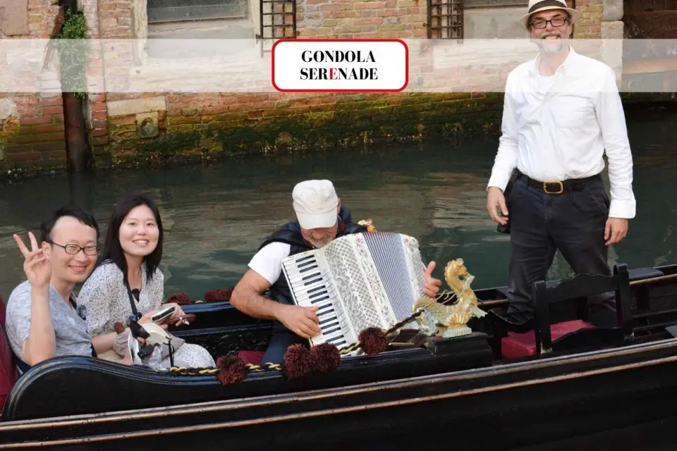 Venecia: tour privado en góndola y serenata en el Gran Canal