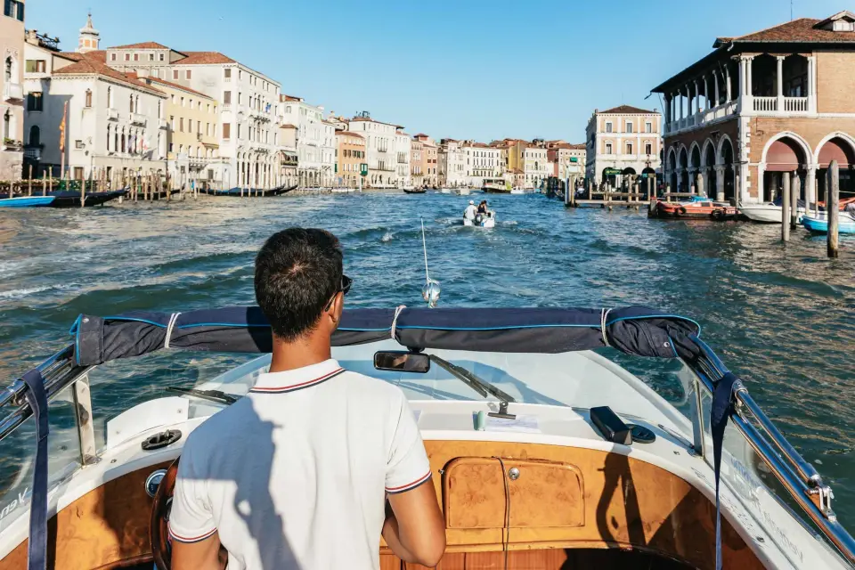 Venecia: traslado compartido en taxi acuático al aeropuerto