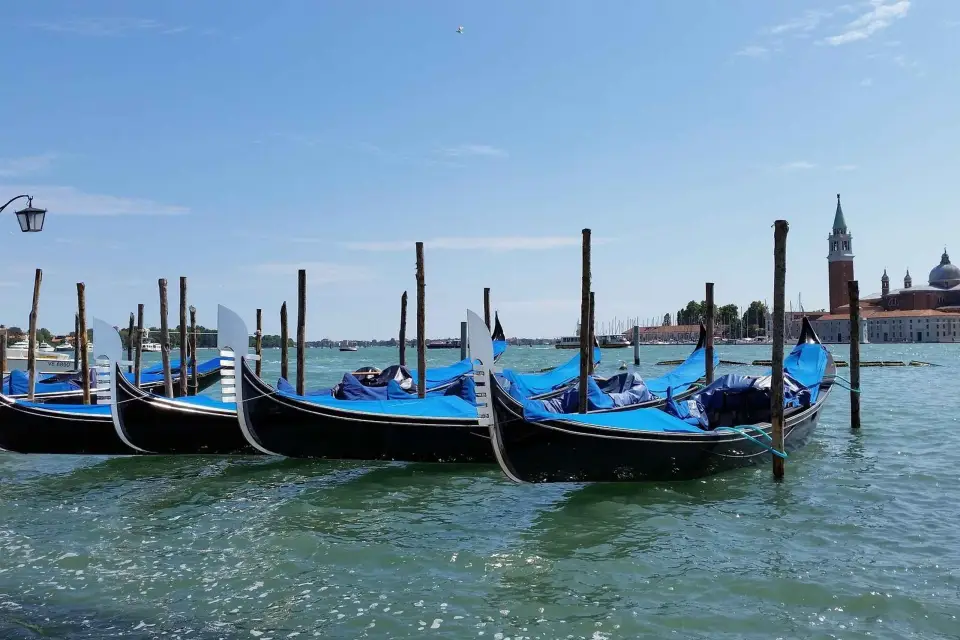 Visita en góndola con el Concierto de las Cuatro Estaciones de VENECIA en GONDOLA