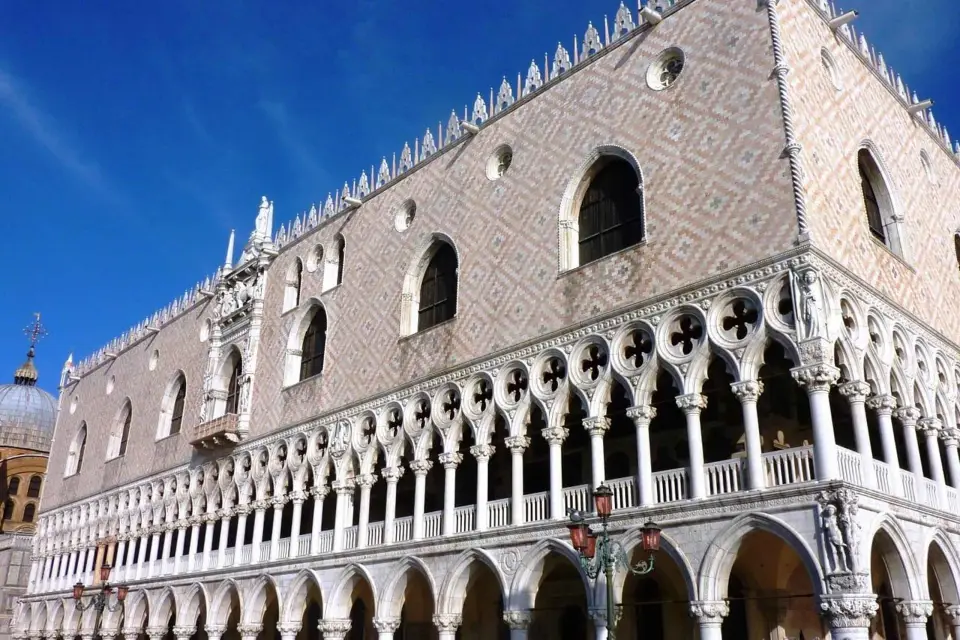 Venecia: Visita guiada al Palacio Ducal y paseo en góndola