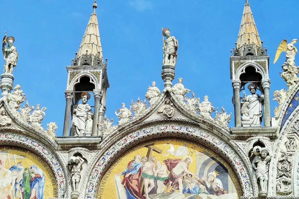Venecia: Visita al Palacio Ducal y la Basílica con paseo en góndola